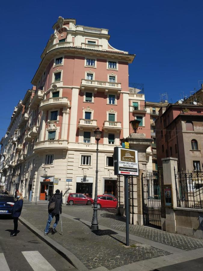 Around The Corner Colosseo B&B Rome Extérieur photo
